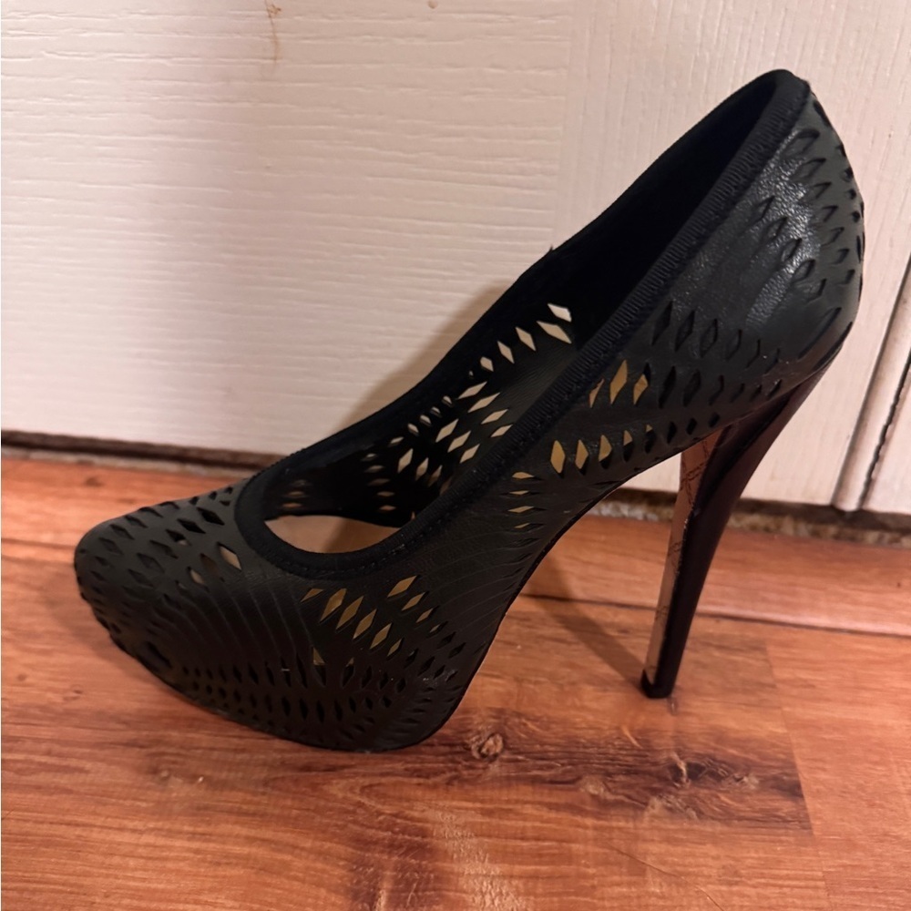 L.A.M.B. Black patterned heels​​​ - Picture 7 of 8
